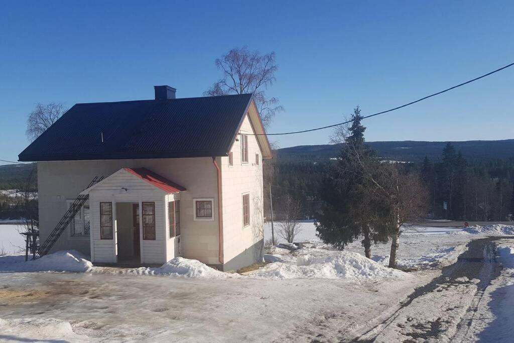 Mysigt Hus Med Utsikt Oever Fjaell Och Aelv. Jarpen Экстерьер фото
